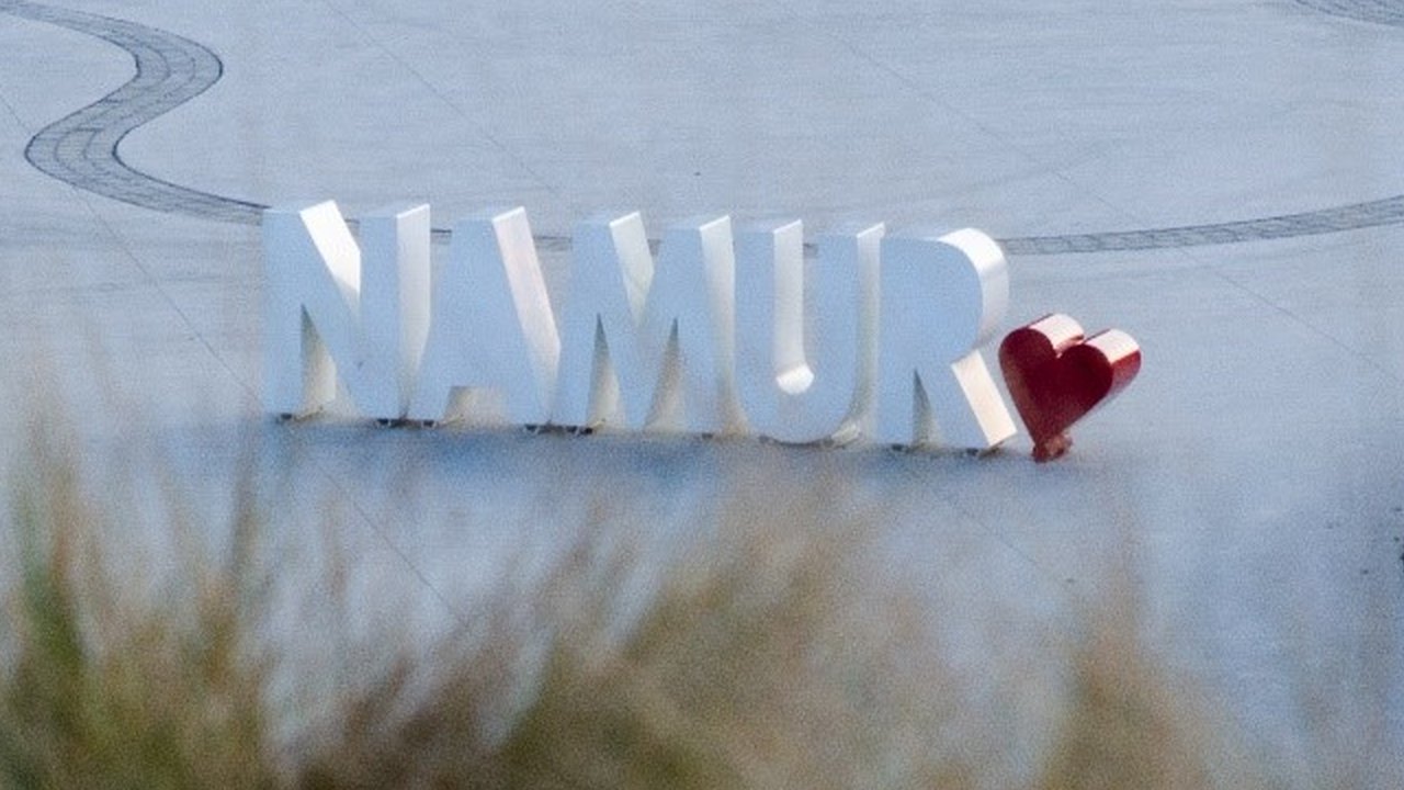 Les lettres NAMUR♥ sur l'esplanade de la Citadelle